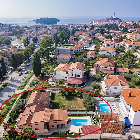 Family Friendly House With A Swimming Pool - 24669 Дом отдыха *
