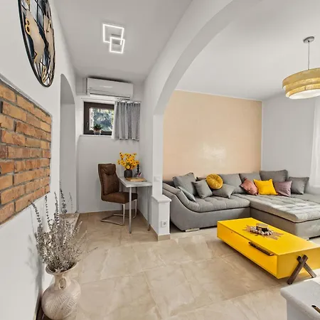 Family Friendly House With A Swimming Pool - 24669 Vikendica