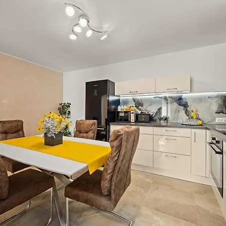 Family Friendly House With A Swimming Pool - 24669 روفينج