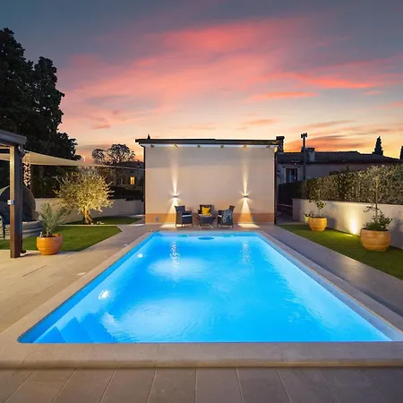 Family Friendly House With A Swimming Pool - 24669 بيت للعطل