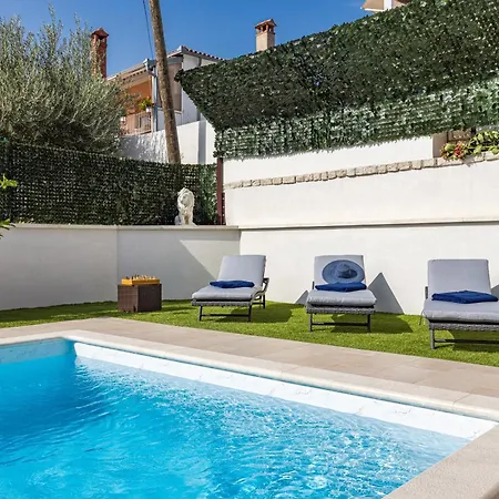 Family Friendly House With A Swimming Pool - 24669 بيت للعطل *