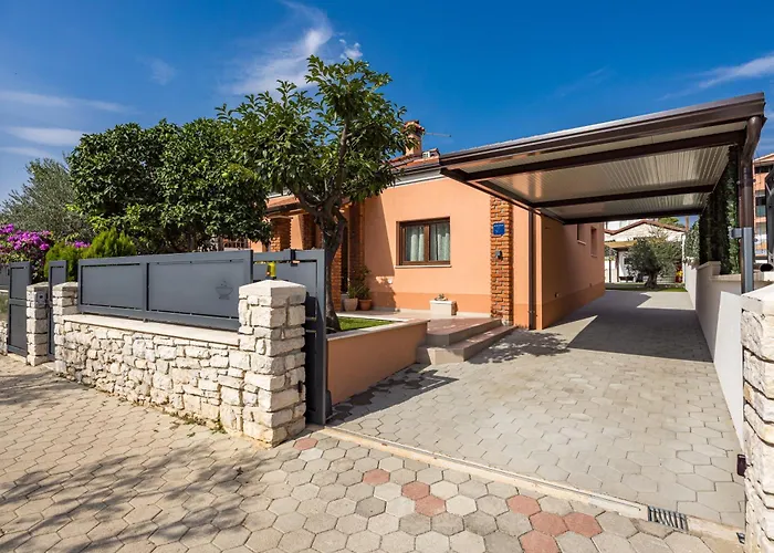 Family Friendly House With A Swimming Pool - 24669 Дом отдыха