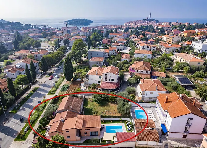 Family Friendly House With A Swimming Pool - 24669 Дом отдыха *