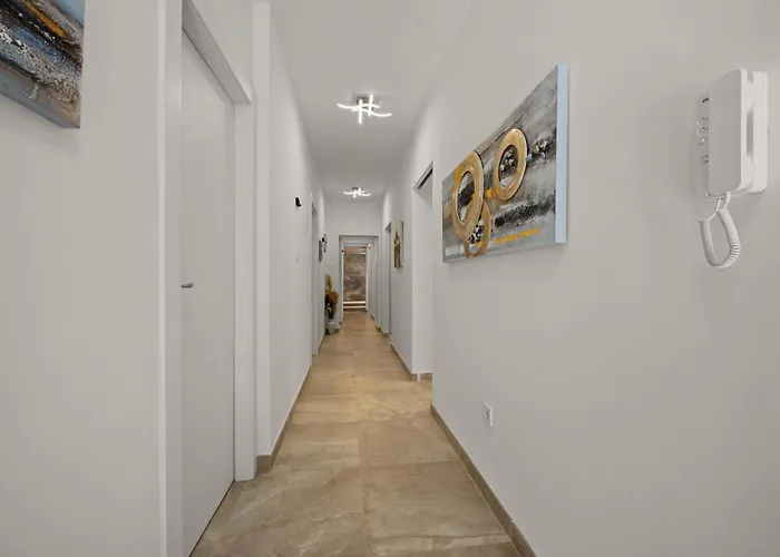 Family Friendly House With A Swimming Pool - 24669 Ровинь