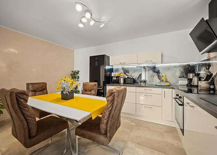 Family Friendly House With A Swimming Pool - 24669 Ровинь
