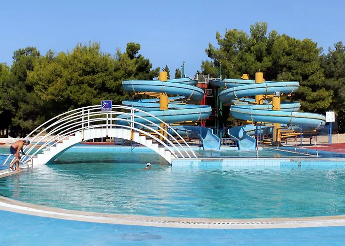 Дом отдыха Family Friendly House With A Swimming Pool - 24669