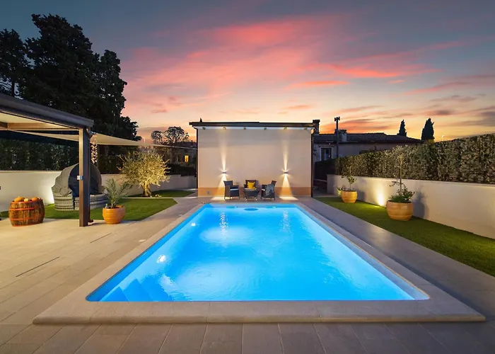 Family Friendly House With A Swimming Pool - 24669 Дом отдыха