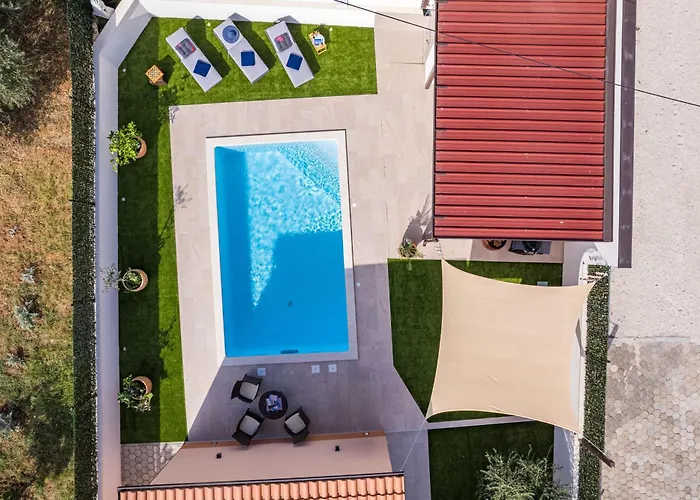 Family Friendly House With A Swimming Pool - 24669 Дом отдыха *