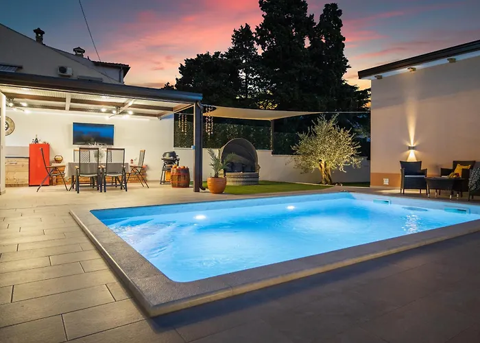 Family Friendly House With A Swimming Pool - 24669 Дом отдыха *