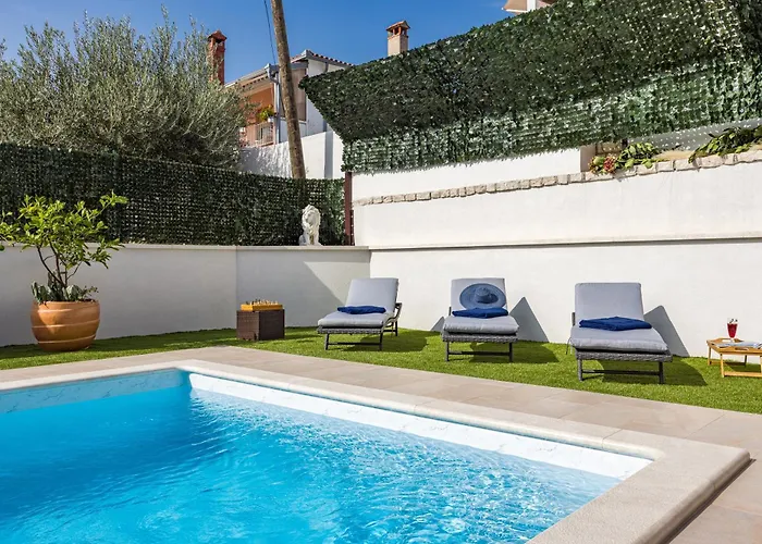 Family Friendly House With A Swimming Pool - 24669 Дом отдыха *